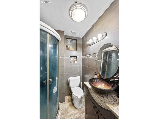 760 OCONNELL St, North Bend, OR 97459