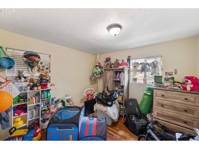 760 OCONNELL St, North Bend, OR 97459