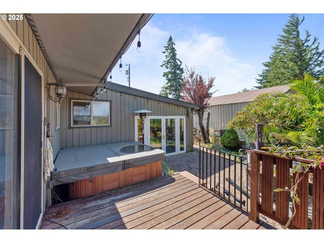 760 OCONNELL St, North Bend, OR 97459