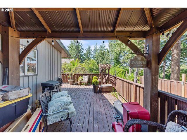 760 OCONNELL St, North Bend, OR 97459