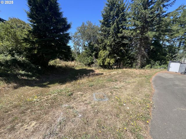 760 OCONNELL St, North Bend, OR 97459