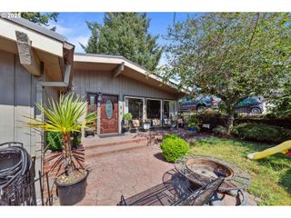 760 OCONNELL St, North Bend, OR 97459