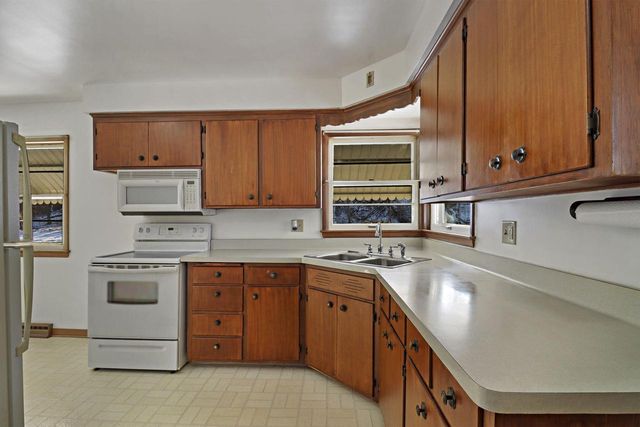 2400 Rupert BOULEVARD, Racine, WI 53405