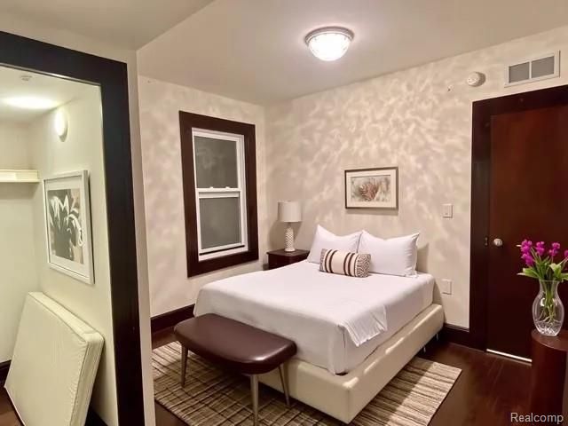 664 Gladstone Avenue, Detroit, MI 48202