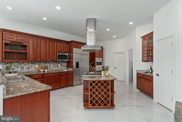 9311 OCCOQUAN OVERLOOK DR, Lorton, VA 22079