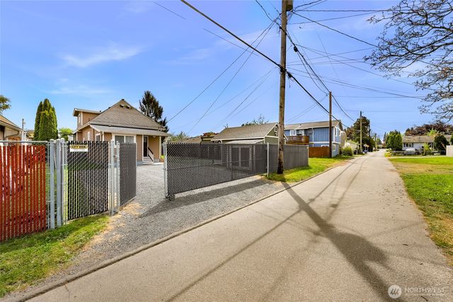 1418 Maple Street, Everett, WA 98201
