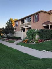 61116 Greenwood Drive 5, South Lyon, MI 48178