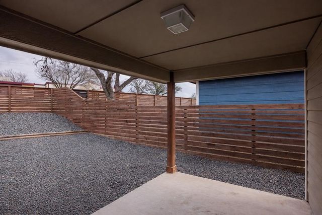 240 Pin Oak Way, Kerrville, TX 78028