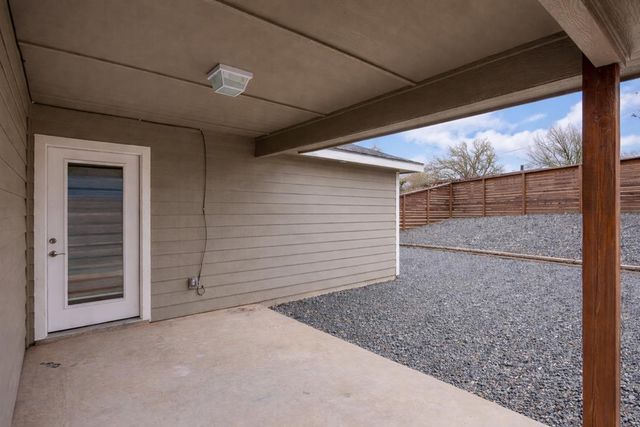 240 Pin Oak Way, Kerrville, TX 78028