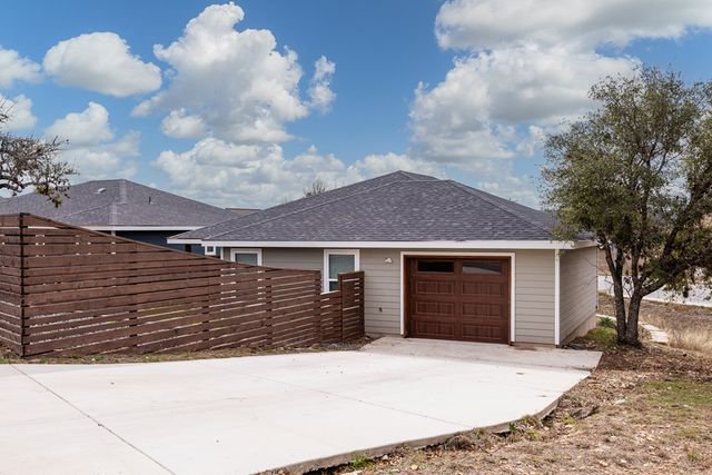 240 Pin Oak Way, Kerrville, TX 78028