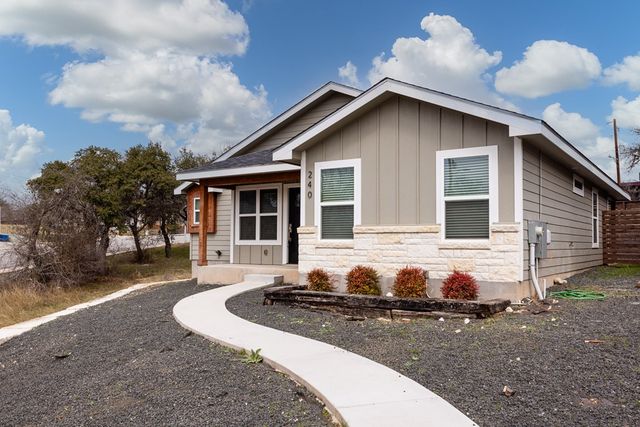 240 Pin Oak Way, Kerrville, TX 78028