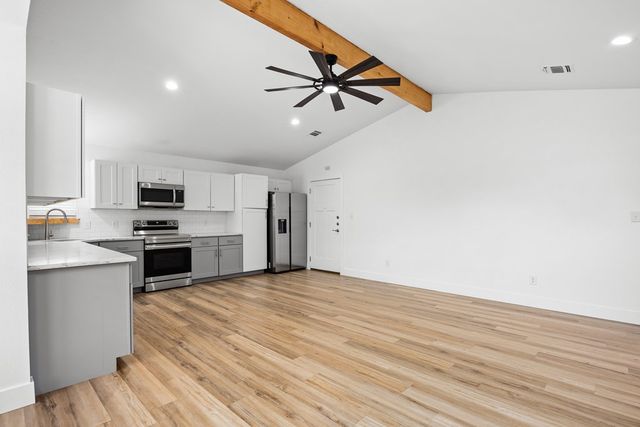 240 Pin Oak Way, Kerrville, TX 78028