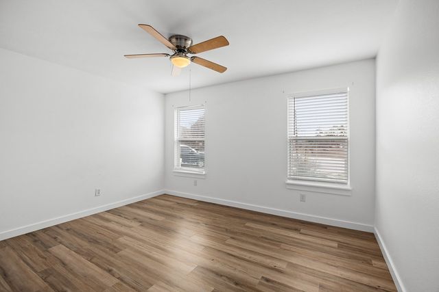 240 Pin Oak Way, Kerrville, TX 78028