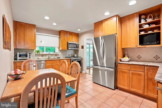 627 MEADOW RD, Huntingdon Valley, PA 19006