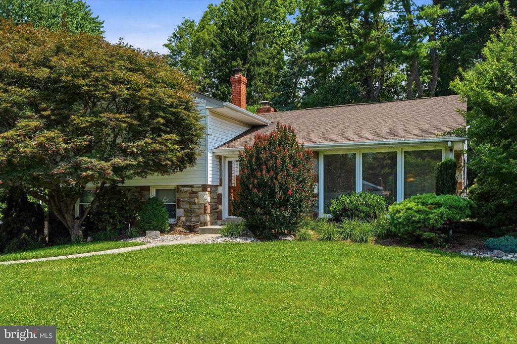 627 MEADOW RD, Huntingdon Valley, PA 19006