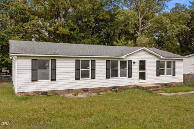 384 Jamestown Drive, Spring Lake, NC 28390