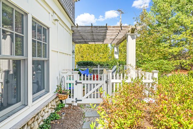 103 Main Street 1103, Stonington, CT 06378