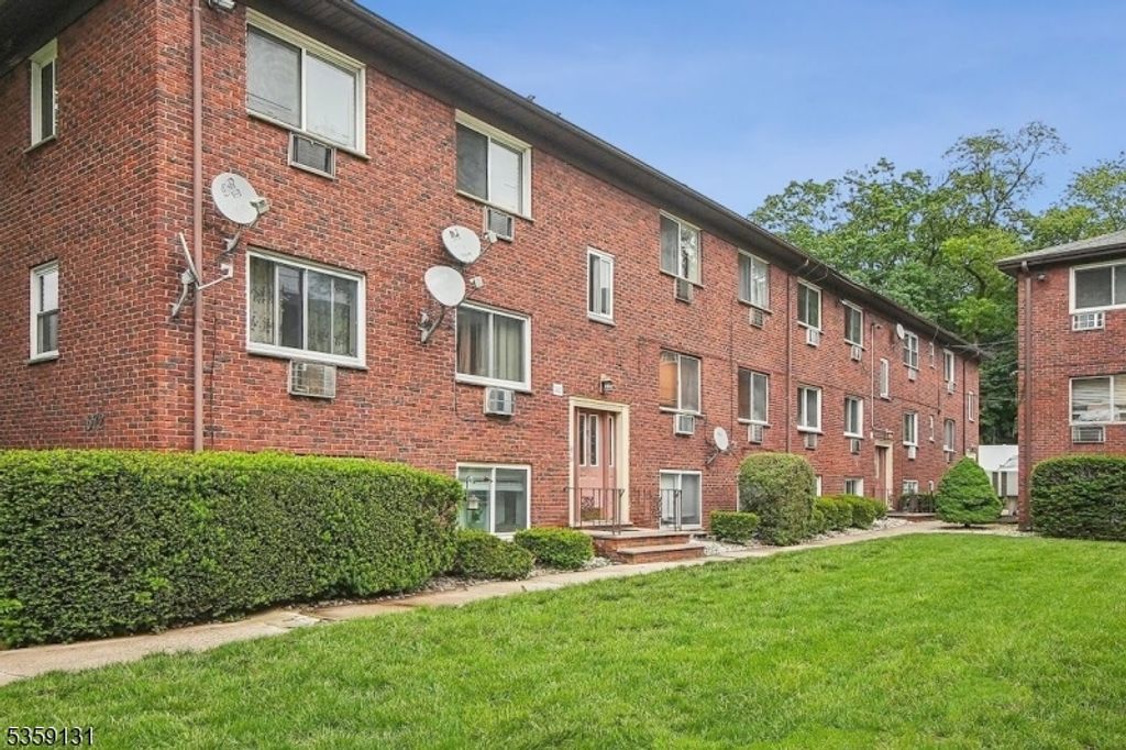 372 Valley St F6, South Orange Village Twp., NJ 07079