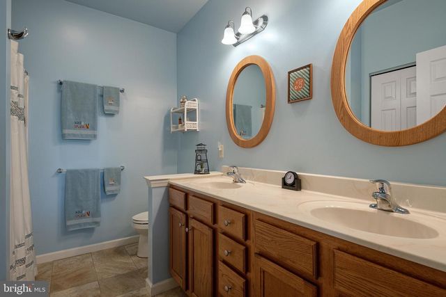 1210 CANTEBURY DR, Mount Joy, PA 17552