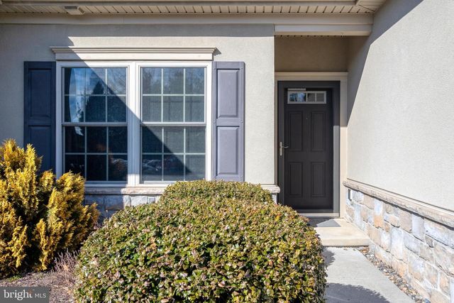 1210 CANTEBURY DR, Mount Joy, PA 17552