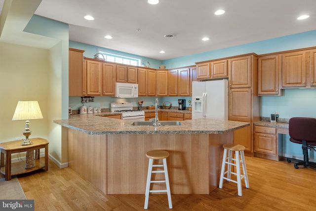 1210 CANTEBURY DR, Mount Joy, PA 17552