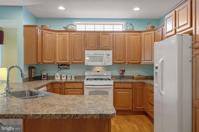 1210 CANTEBURY DR, Mount Joy, PA 17552