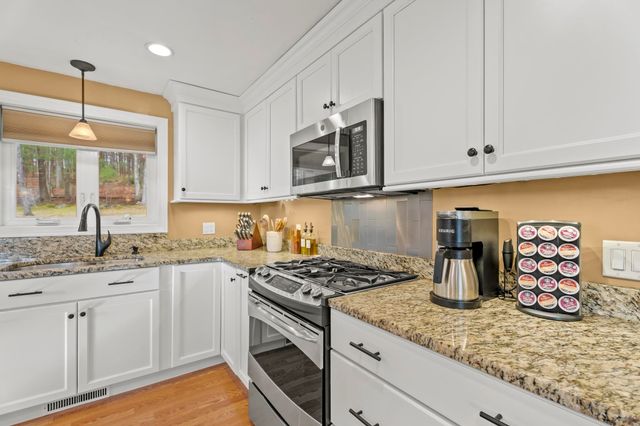 174 Oak Hill Avenue, Manchester, NH 03104