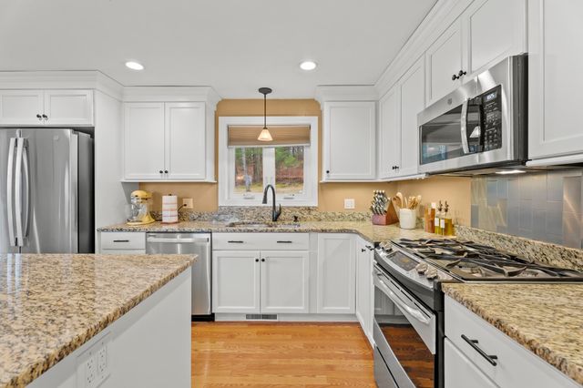 174 Oak Hill Avenue, Manchester, NH 03104