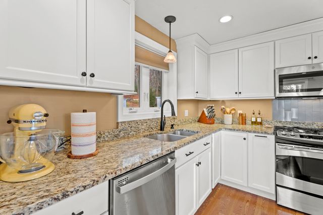 174 Oak Hill Avenue, Manchester, NH 03104