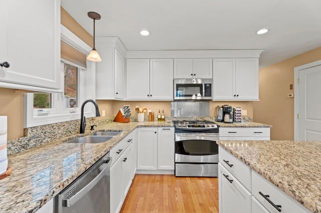 174 Oak Hill Avenue, Manchester, NH 03104