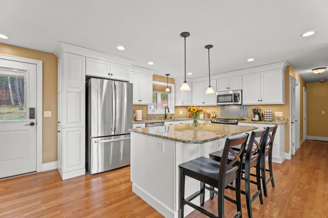 174 Oak Hill Avenue, Manchester, NH 03104