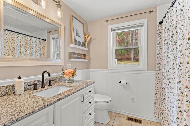 174 Oak Hill Avenue, Manchester, NH 03104