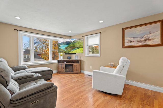 174 Oak Hill Avenue, Manchester, NH 03104