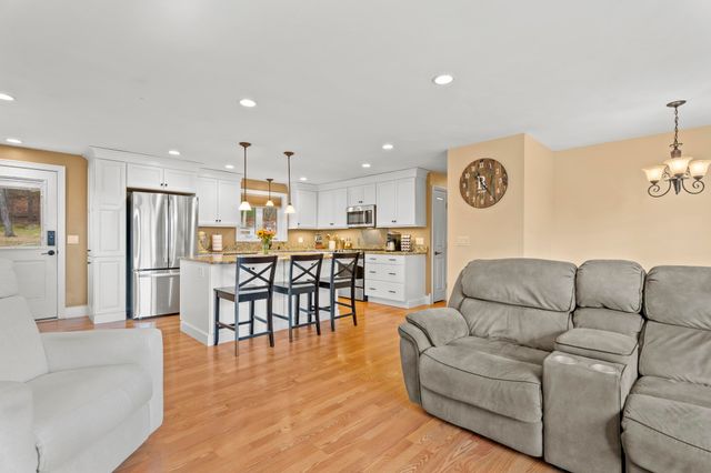 174 Oak Hill Avenue, Manchester, NH 03104