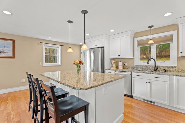 174 Oak Hill Avenue, Manchester, NH 03104