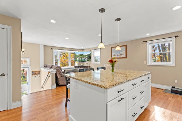 174 Oak Hill Avenue, Manchester, NH 03104