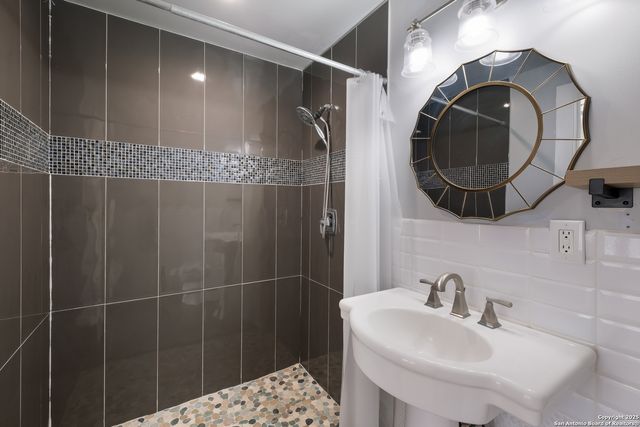 162 Davis Ct Unit B, San Antonio, TX 78209