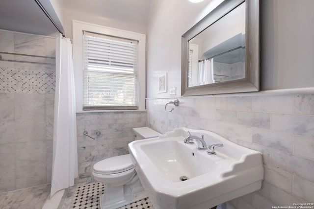 162 Davis Ct Unit B, San Antonio, TX 78209