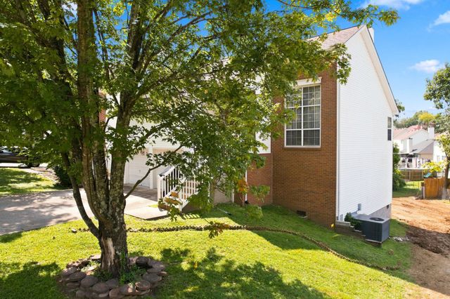 1204 Springwood Dr, Old Hickory, TN 37138