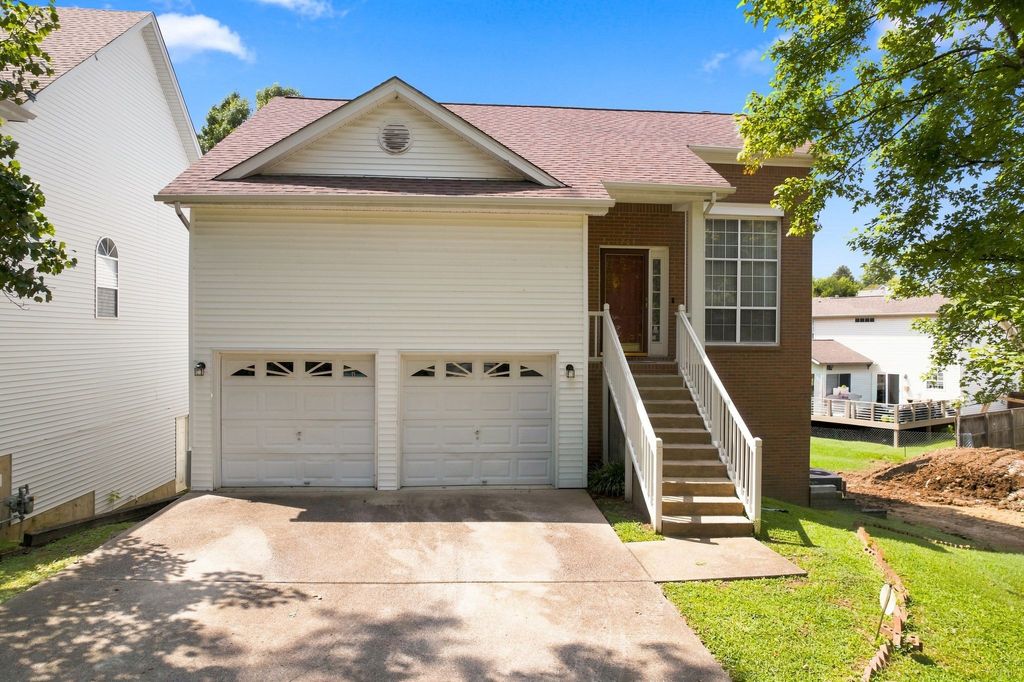 1204 Springwood Dr, Old Hickory, TN 37138