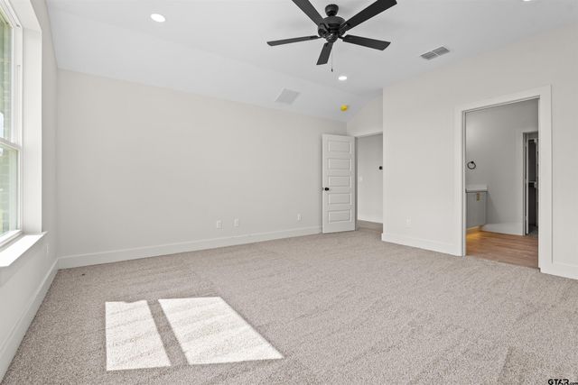 16525 Crossing Circle, Lindale, TX 75771