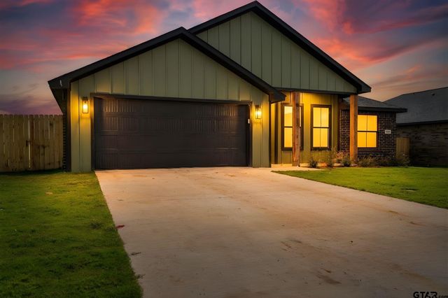 16525 Crossing Circle, Lindale, TX 75771