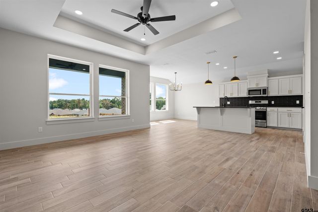 16525 Crossing Circle, Lindale, TX 75771