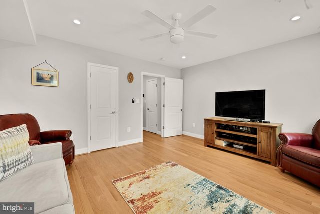 4521 CLAY ST NE, Washington, DC 20019