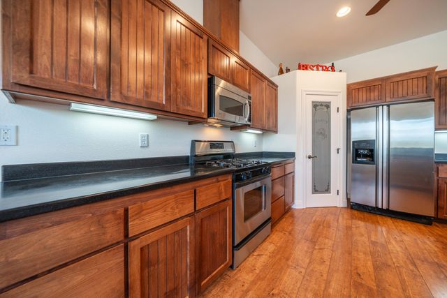 8180 Whispering Oaks Road, Redding, CA 96002