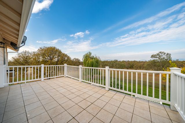 8180 Whispering Oaks Road, Redding, CA 96002