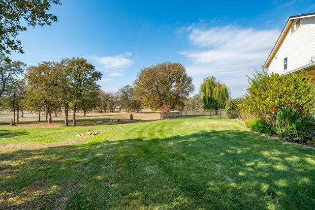 8180 Whispering Oaks Road, Redding, CA 96002