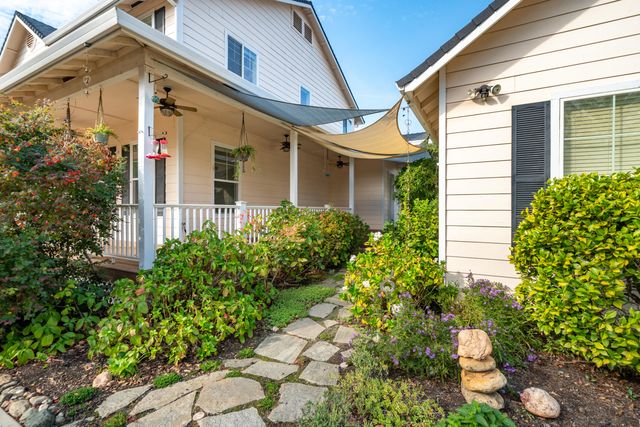 8180 Whispering Oaks Road, Redding, CA 96002