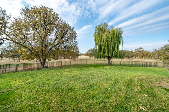 8180 Whispering Oaks Road, Redding, CA 96002