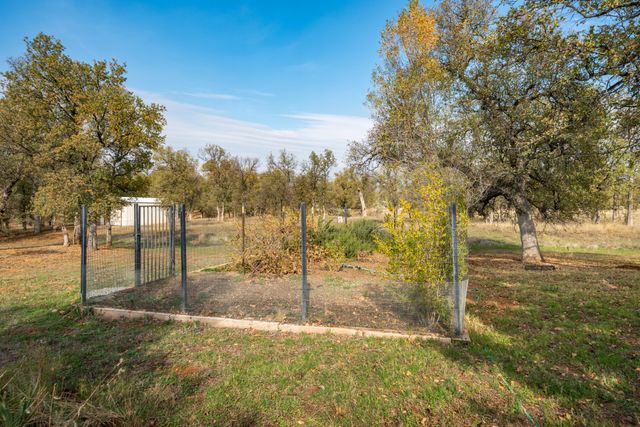 8180 Whispering Oaks Road, Redding, CA 96002